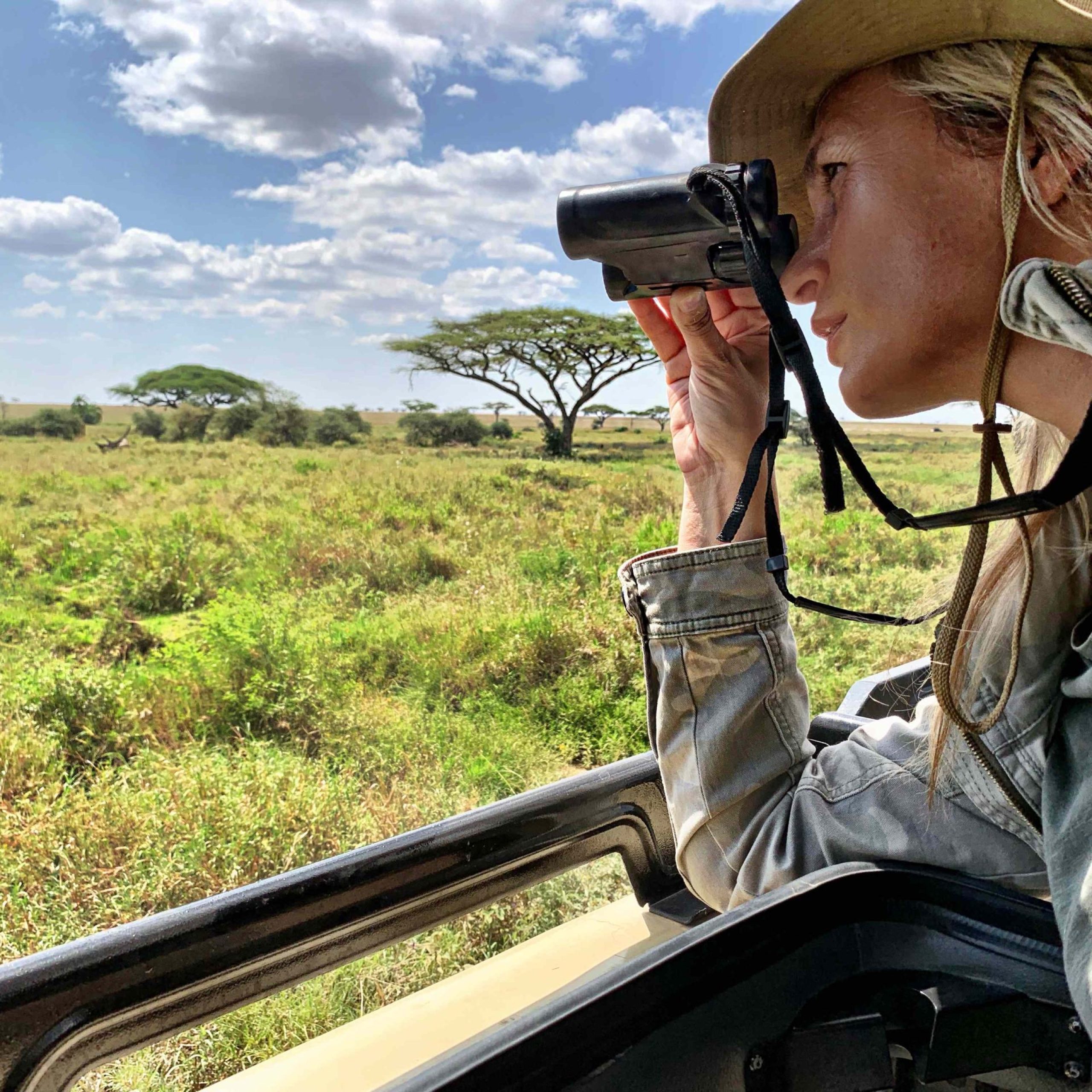 portrait-woman-looking-camera-field